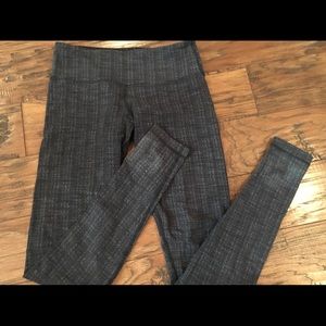 Lululemon wunder under leggings size 6